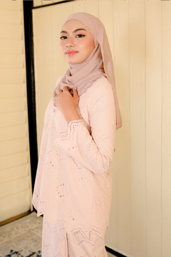 NUANSA Kurung 2.0 in Blush Cream - Image 2