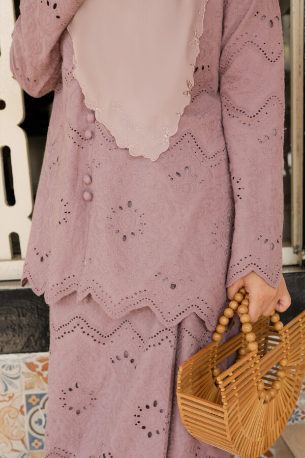 NUANSA Kurung 2.0 in Yam - Image 3